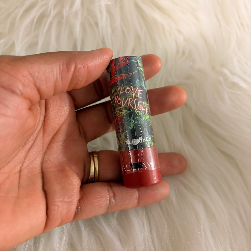Almay Lip Vibes Lipstick 230 Love Yourself Red Cream New Sealed Tropical Tube